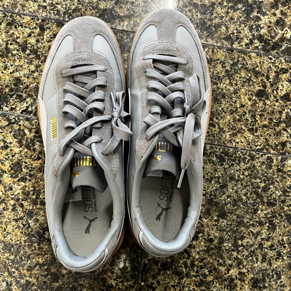 Puma Men's Gray and Gold Sneakers